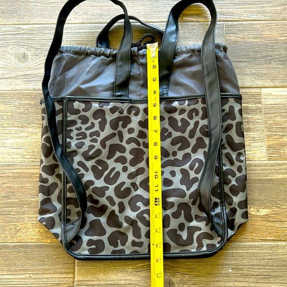 Tanger outlet back pack - Picture 4 of 8